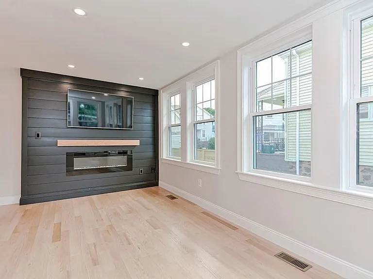 64 Crescent St #1 — Photo 13