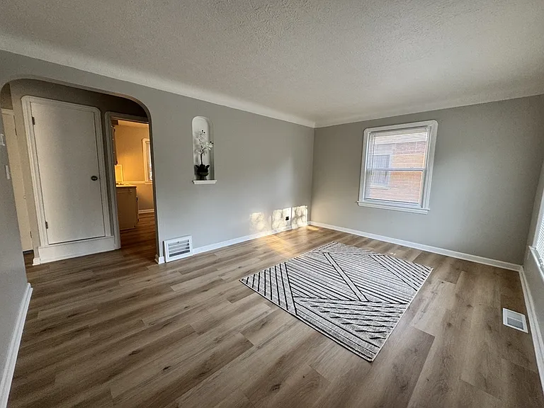 4365 W 146th St — Photo 3