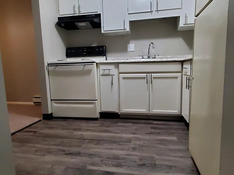Sycamore Apartments — Photo 7