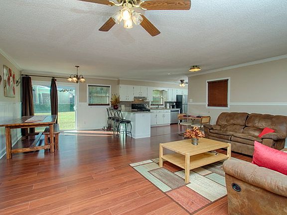 5th image of 126 Lakeside Dr
