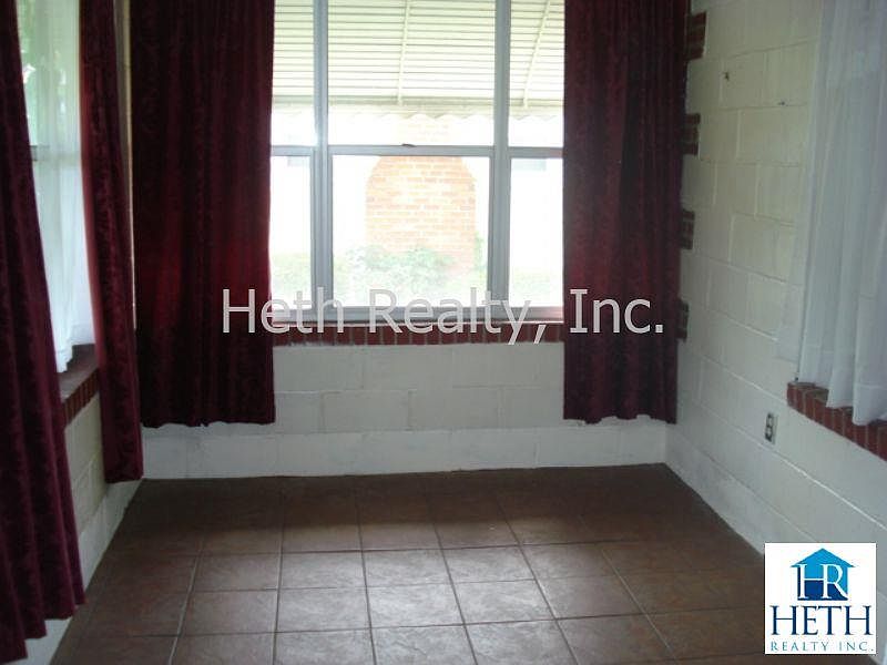 1st image of 1438 W 5th St