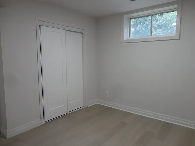 116 Regina Ave — Photo 3