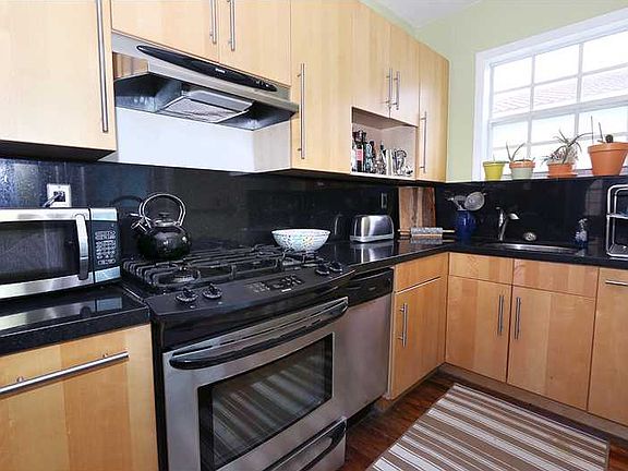 4th image of 748 Euclid Ave APT 3