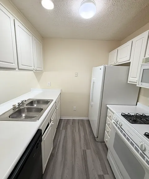 6722 Lagrange Dr — Photo 9