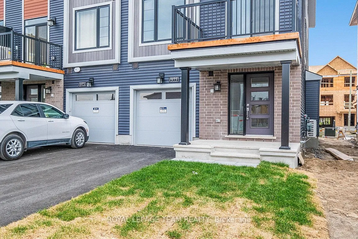 3 bed, $2,500 — Photo 2