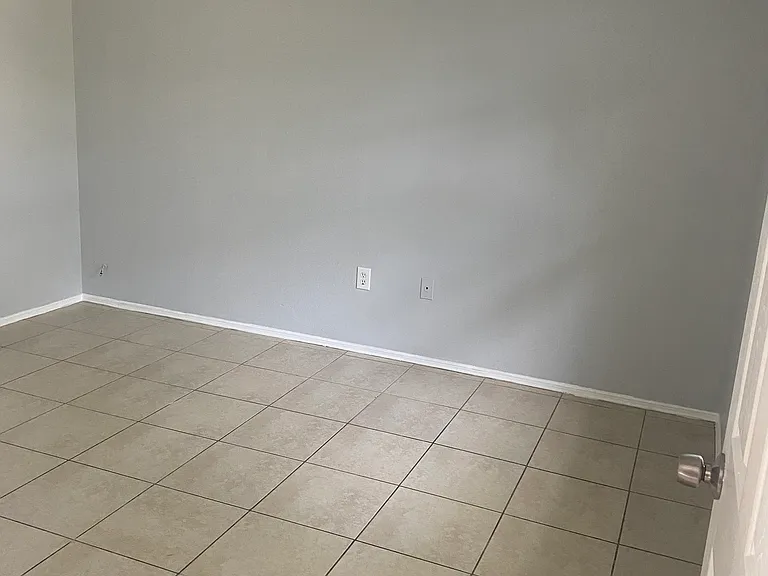 1058 Windsor Ter — Photo 15