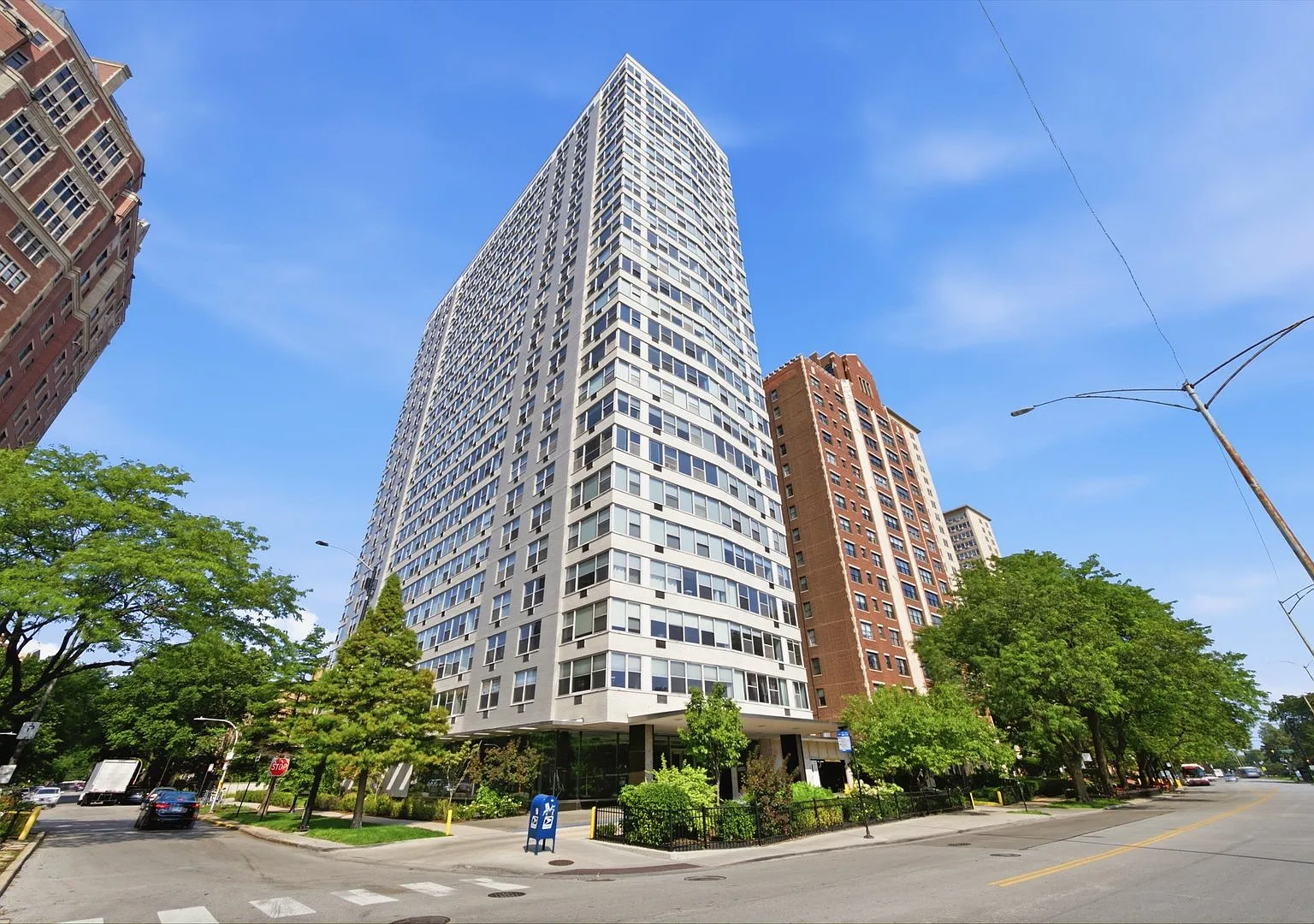 1 bed, 650 sqft, $2,200 — Photo 1