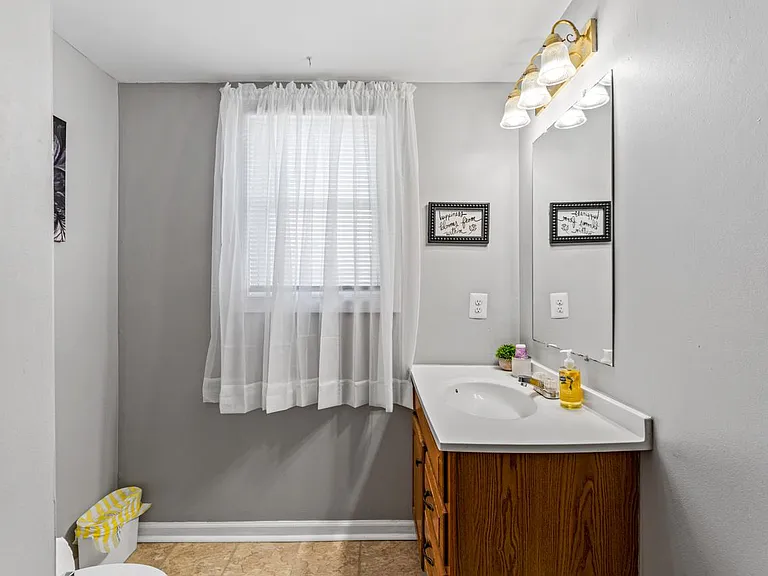 915 Lafayette Blvd #B — Photo 23