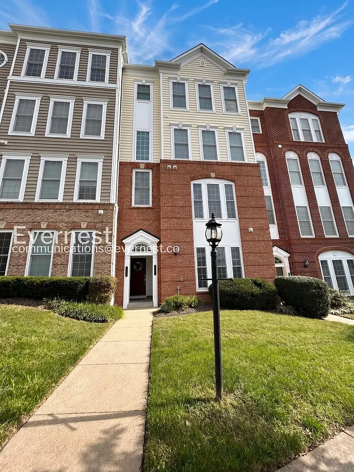 3 bed, 2.5 bath, 2133 sqft, $2,750 — Photo 1