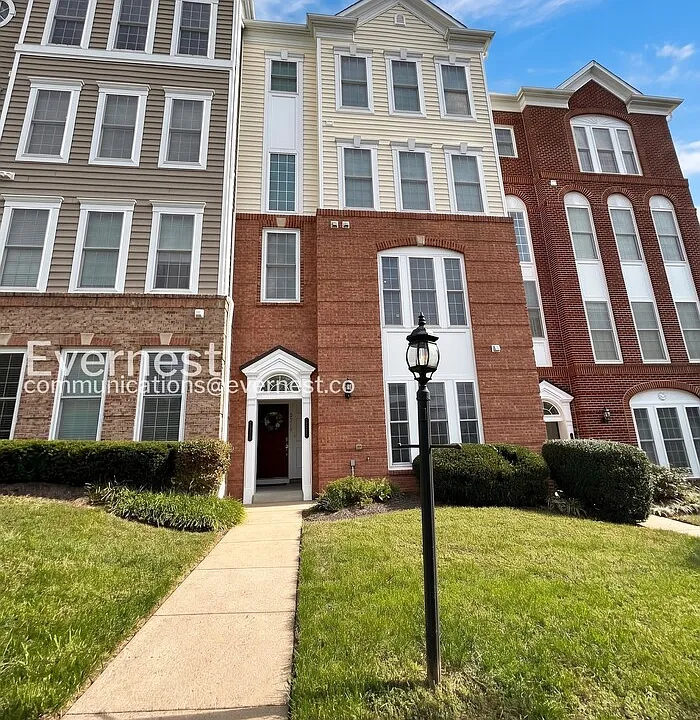 2372 Brookmoor Ln