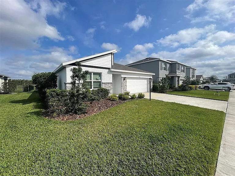 17205 Barnwood Pl — Photo 2