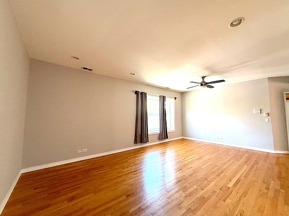 3rd image of 2648 N Kildare Ave Unit 2N