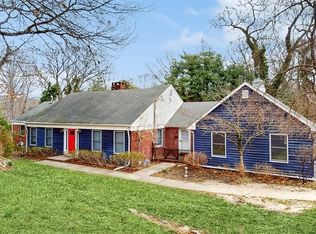 25 Hawks Nest Rd, Stony Brook, NY 11790