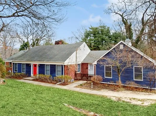 25 Hawks Nest Road, Stony Brook, NY 11790