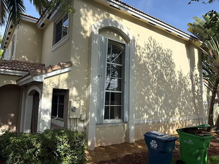 11500 NW 33rd St — Photo 2