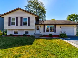 935 Mocassin Ct, Carol Stream, IL 60188