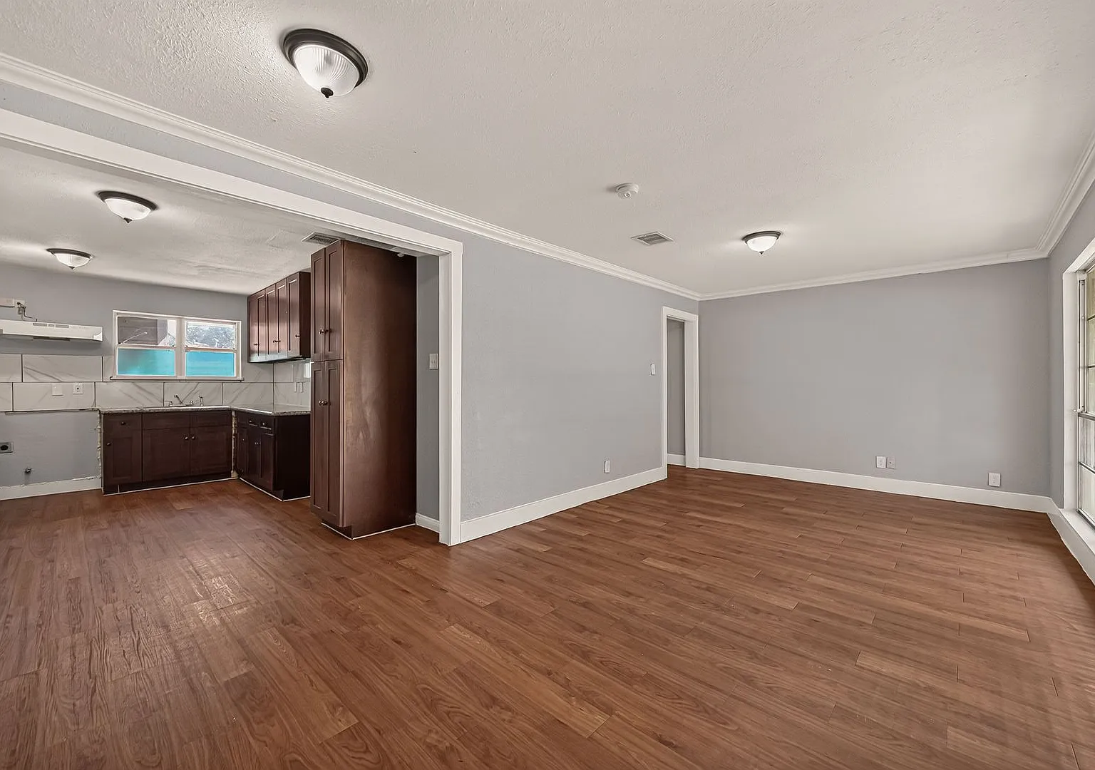 Spacious 5 Bedroom Home in a Prime Southeast Houston Location! — Photo 4