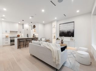 65 King Edward Ave E #1, Vancouver, BC V5V 2B8