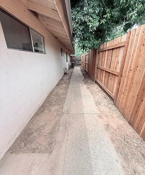 2952 Sybil Way — Photo 23