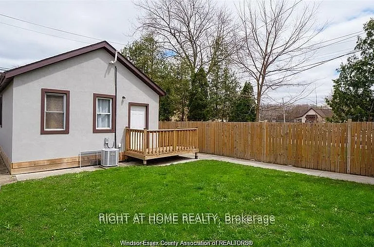 762 Aylmer Ave E — Photo 2