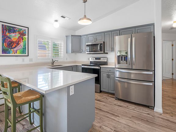 4th image of 543 S Chula Vista Dr