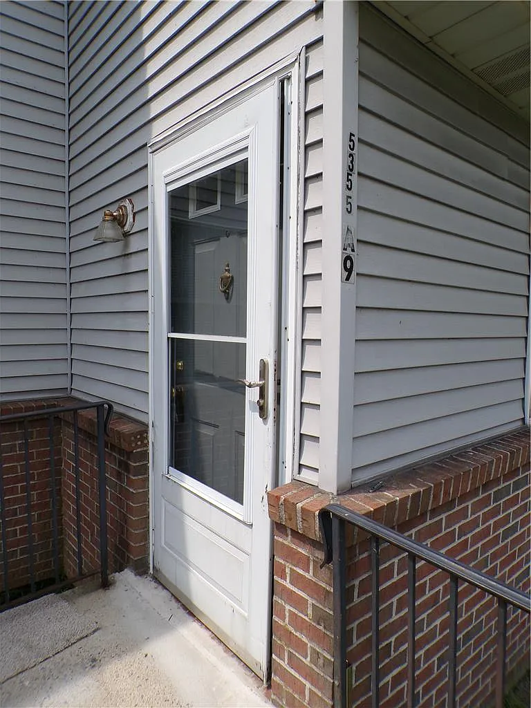 2 bed, 2.0 bath, 900 sqft, $1,750 — Photo 2