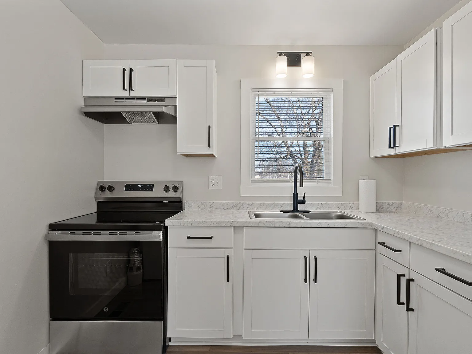 2 bed, 660 sqft, $1,200 — Photo 2