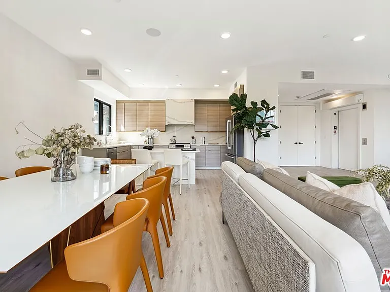 137 N Doheny Dr #3 — Photo 8