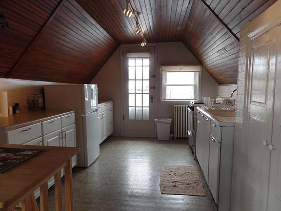 kitchen, gas stove, frig, plenty of storage space, eating ar