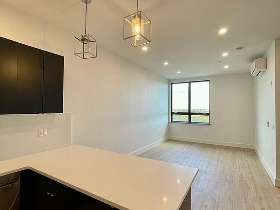 4th image of 726 Park Ave #2N