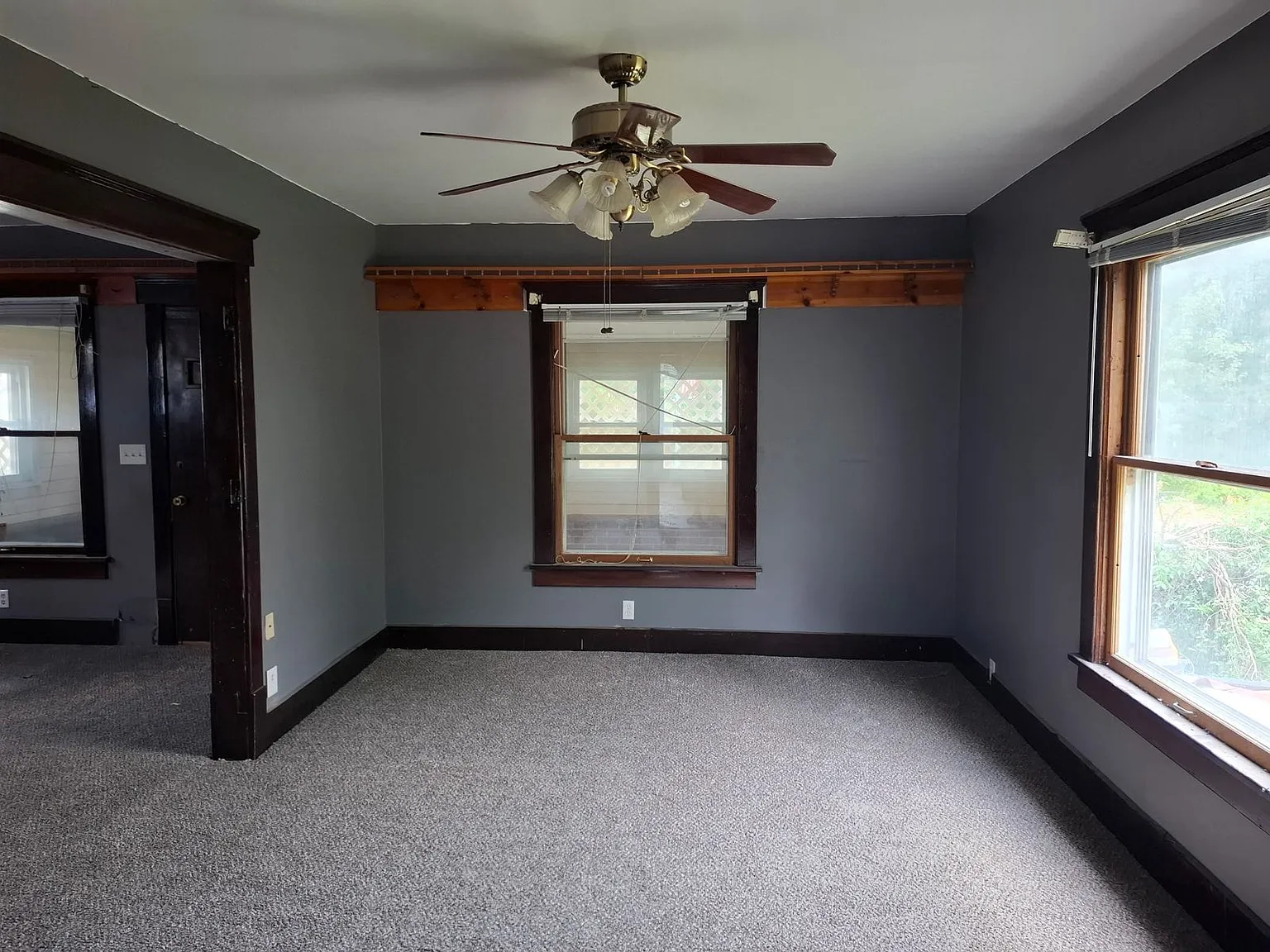 3 bed, 1.0 bath, $1,200 — Photo 2