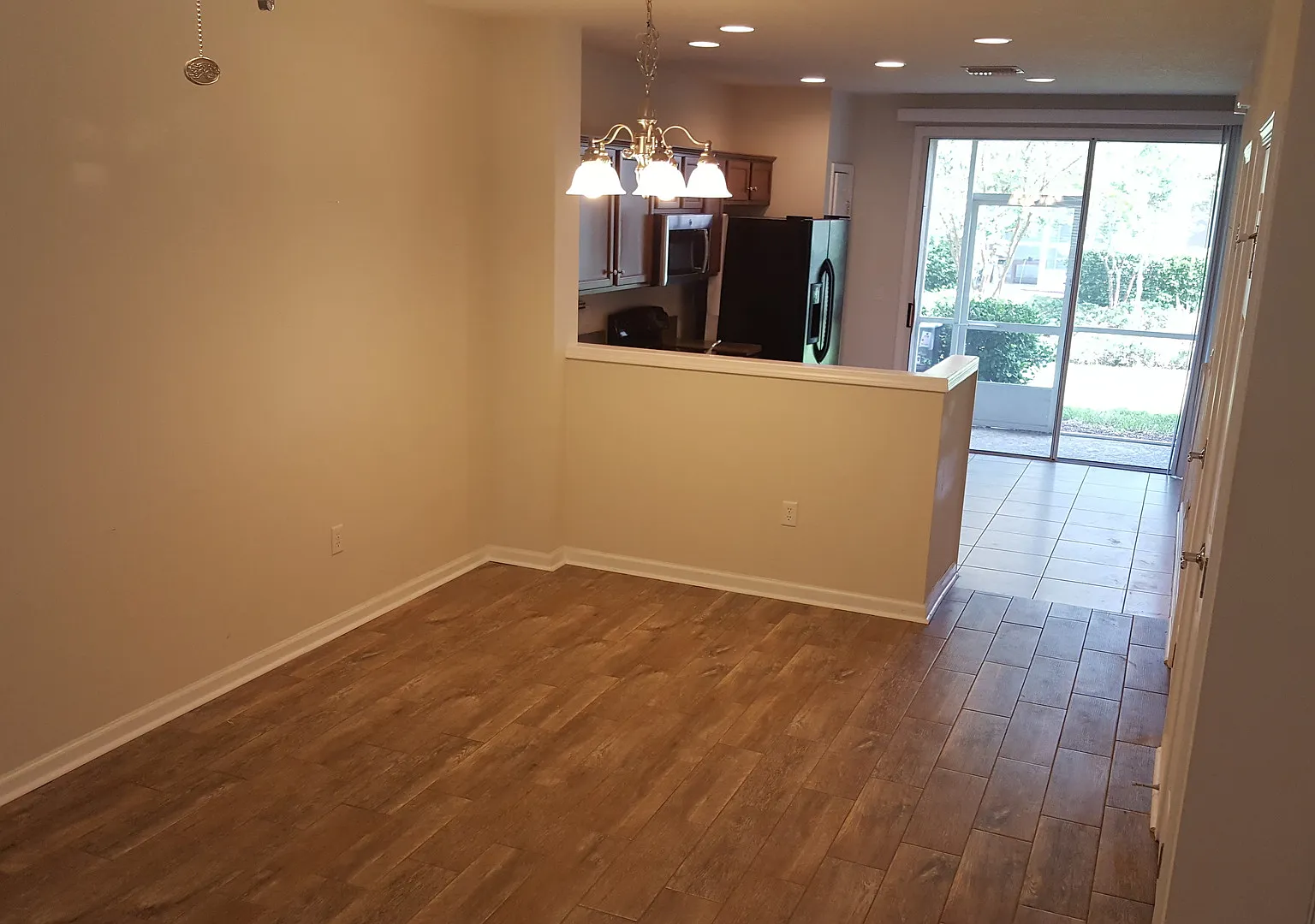 2 Bedroom Rental — Photo 2