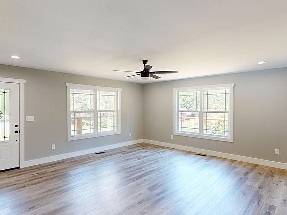3rd image of 328 Sunny View Rd