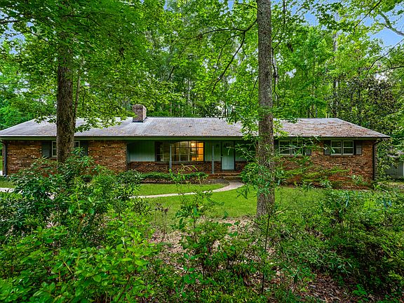 2nd image of 2595 Emerald Dr