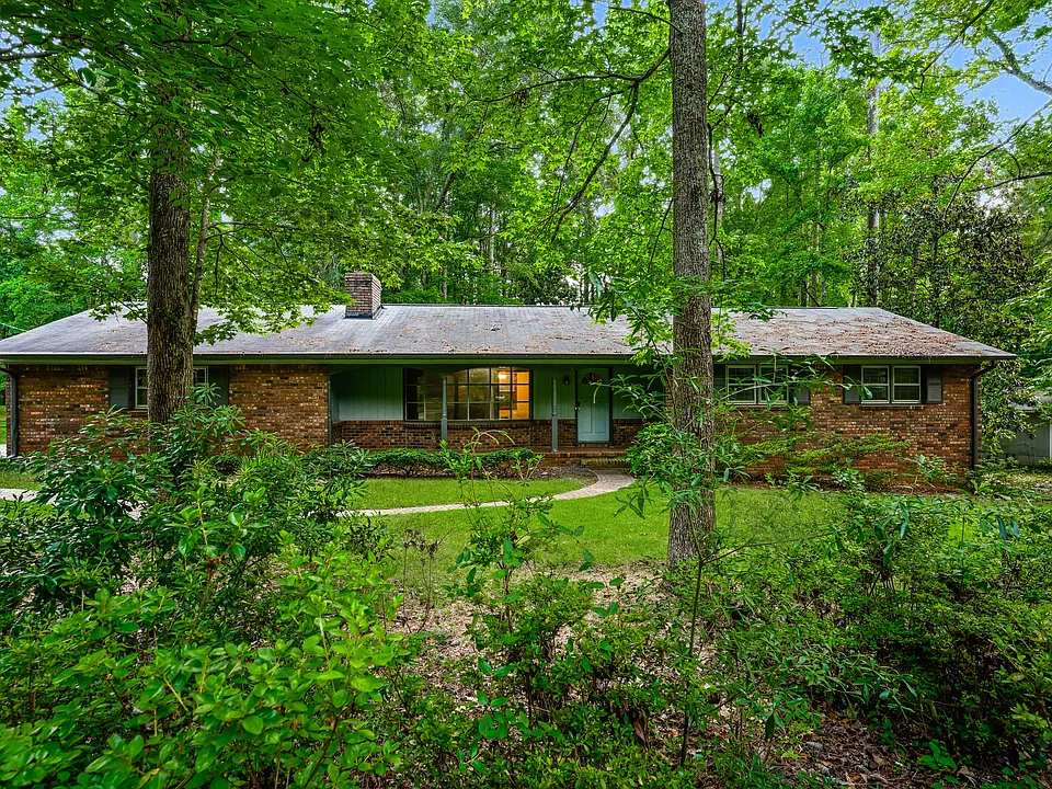 2595 Emerald Dr