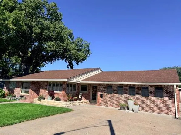 705 Elmwood Dr, Ogallala, NE 69153