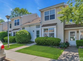 27 Canterbury Cir, Somerset, NJ 08873