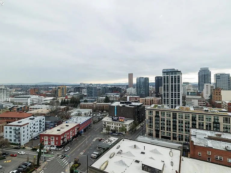 1926 W Burnside St #1511 — Photo 23