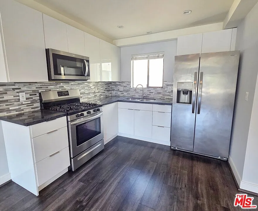 2651 S Hobart Blvd #6