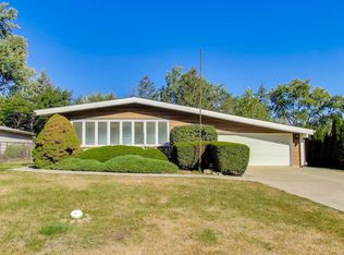 241 E Schick Rd, Bloomingdale, IL 60108