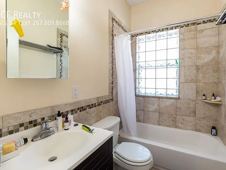 1841 Bainbridge St #1 — Photo 9