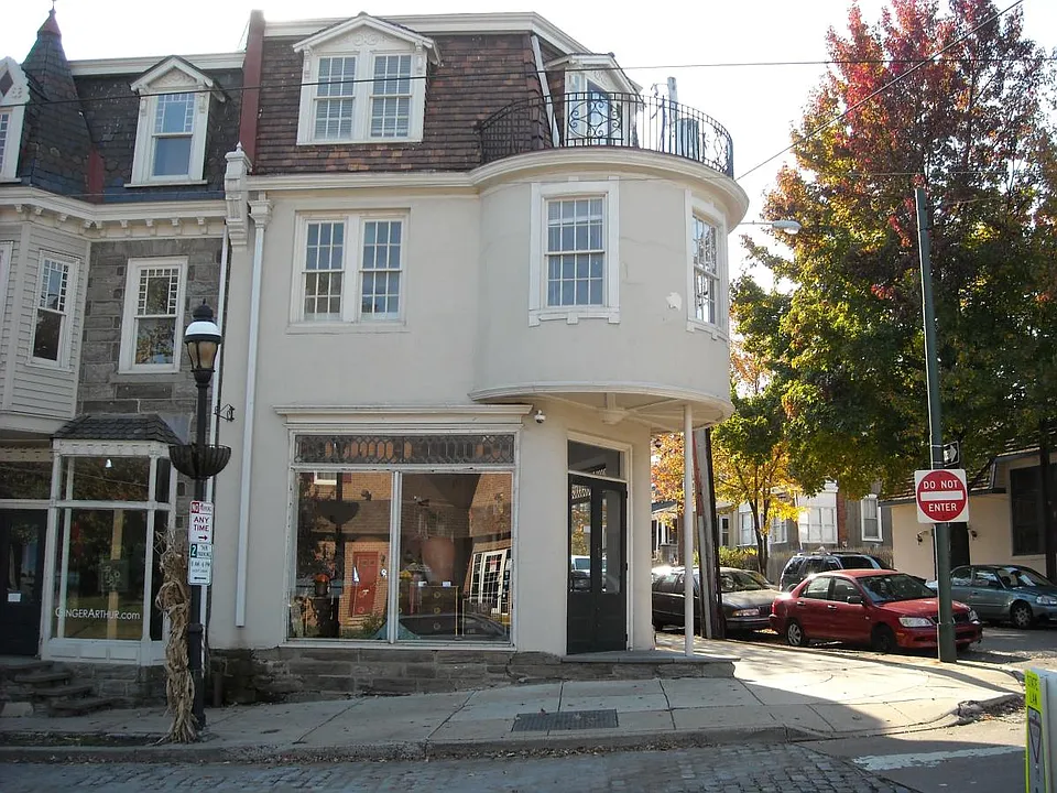 10 W Abington Ave