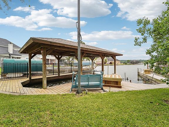 3rd image of 9243 Deepwater Dr