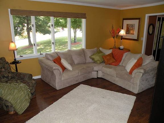 3rd image of 9222 Lakewood Cir