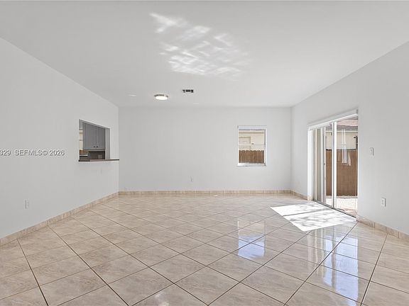 3rd image of 2870 SW 21st St