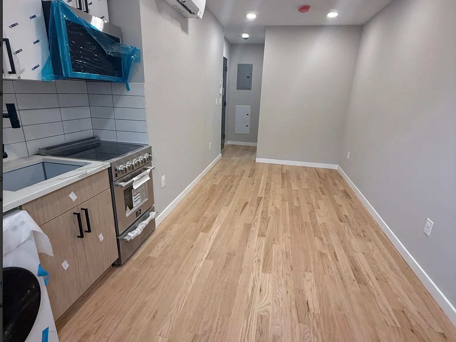 Studio, 400 sqft, $2,200 — Photo 4