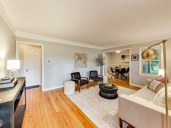3rd image of 5211 Rosslyn Ave