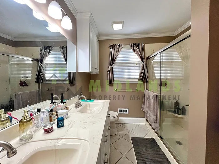 2417 Clark St — Photo 24