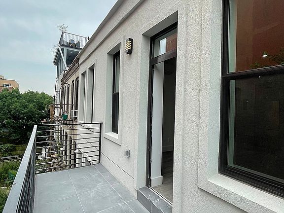 5th image of 205 Irving Ave #3B