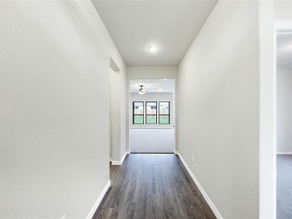 4th image of 400 Crescent Creek Ln